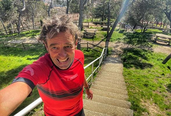 Alcanzar la altura de un Everest en escaleras, el nuevo reto de Ricardo Abad