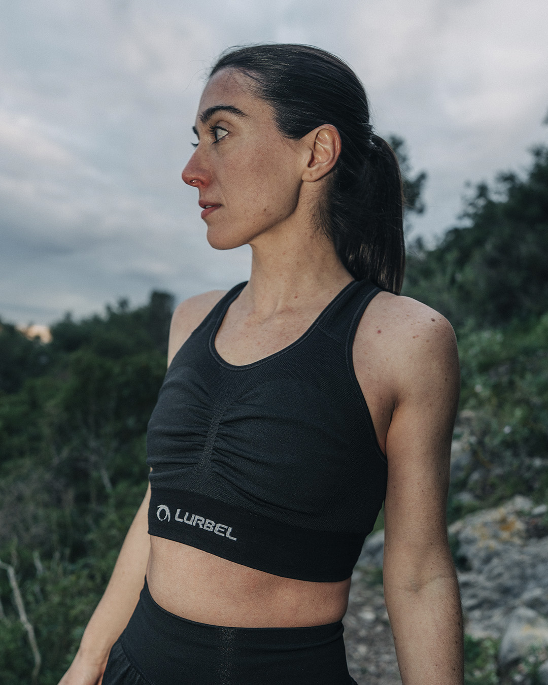 El primer top deportivo con tecnología antirozaduras